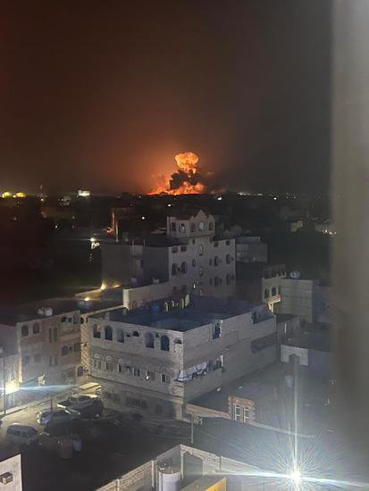 美英对也门胡塞武装目标发动空袭 萨那等地传出<em>爆炸声</em>