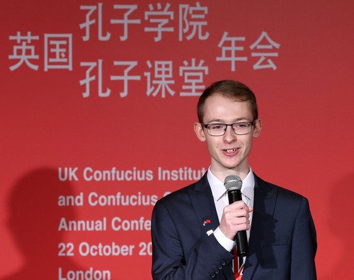 全球连线 | 有中国故事的英国青年康可：我愿作为一座文化桥梁