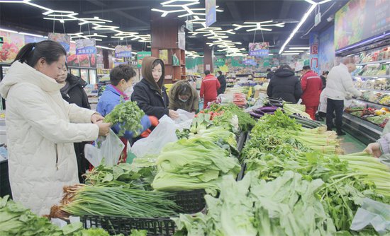 节前吉木萨尔县蔬菜市场供销两旺