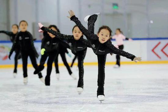 北京<em>冬奥会</em>过去两年了，冰上<em>运动</em>在这所学校生根发芽
