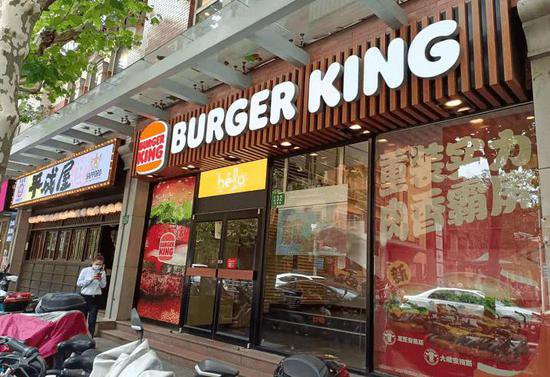 <em>中国</em>最尴尬的汉堡店，在夹缝中干着急