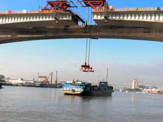 奉浦东桥完成所有钢桁梁结构安装，即将完成主体合龙