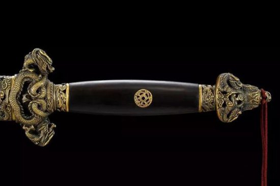 <em>古代</em>战场上性能强悍的杀伐利器——造型独特的羽毛纹宝剑
