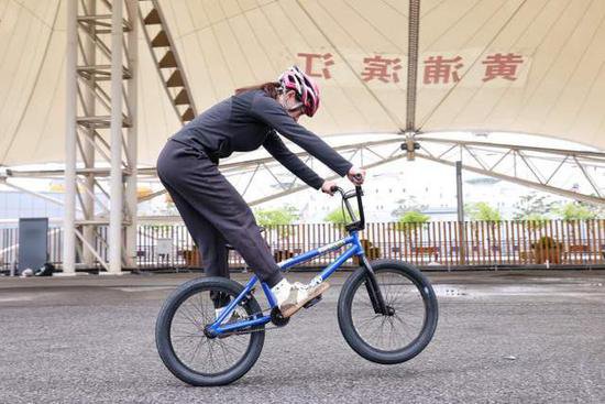 探营奥运会资格系列赛·上海：跨界体验小轮车，钟天使玩high了！