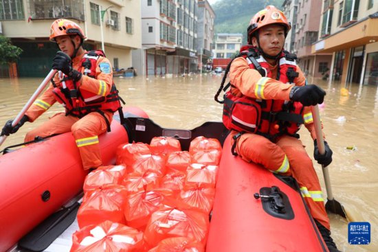 广东强降雨造成多地受灾 已累计转移群众11万人