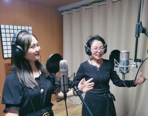 <em>宁夏</em>80后歌手创作单曲《百年礼赞》全网上线