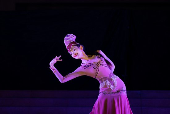 《我在若羌等你》歌舞秀闪耀第二届新疆文化艺术节若羌县分会场