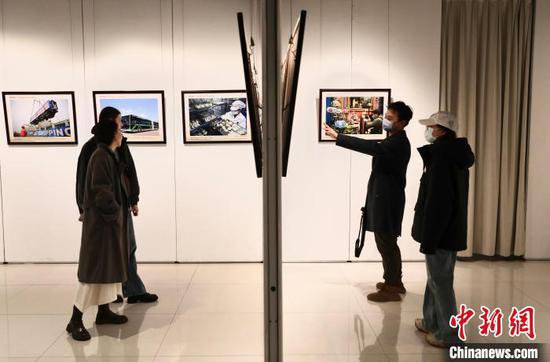 《丝路光影——“一带一路”摄影作品<em>集锦</em>》巡展在西安开幕