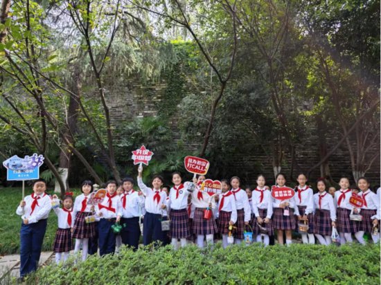 南京市中央路小学：打卡新校区，歌声颂祖国