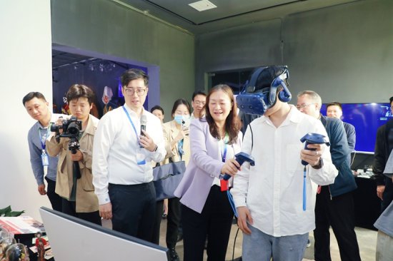 湖南工商大学元宇宙主题展暨科技节开幕
