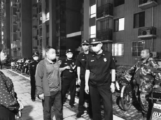 北京通州夜查电动自行车消防安全， 两天发现几百辆车违规停放
