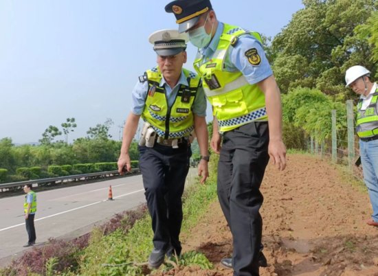 身体力行带头干 勤勉工作树榜样——记桂林交警高速公路管理一...