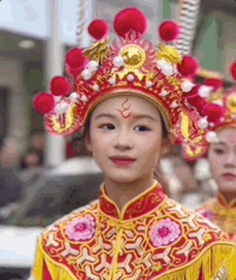 女子英歌队的“中华战舞”，飒！