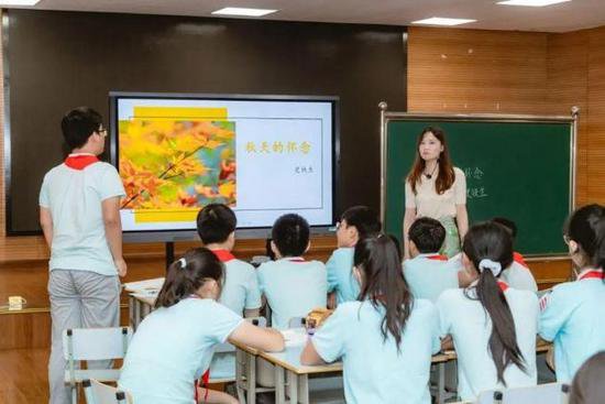 全国多所田家炳学校的老师为何集聚上海？
