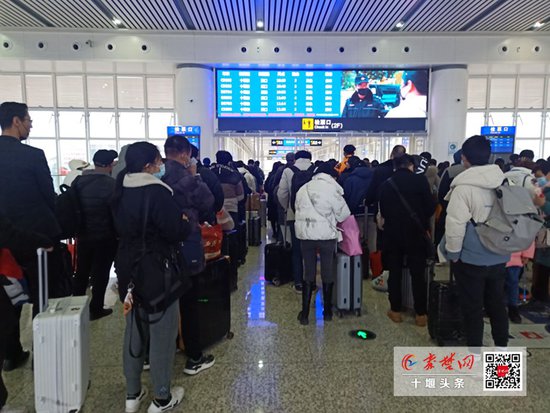 十堰铁路迎来节后客流最高峰 北京西—重庆西恢复运行