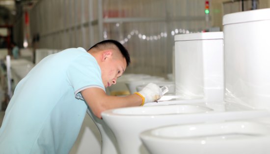 日媒谈中国Z世代“新<em>三大件</em>”：洗碗机、智能马桶、电竞椅