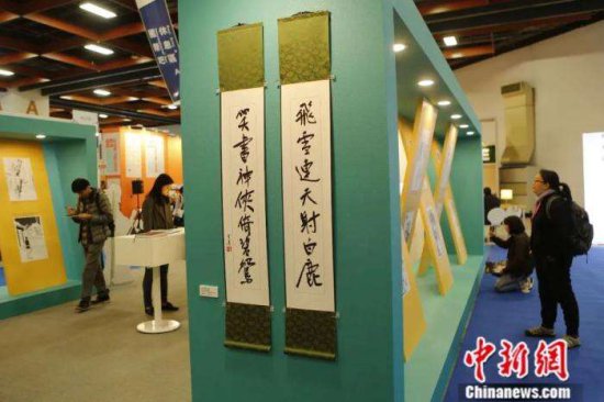 潘耀明：<em>金庸小说及</em>香港文学在海内外文化交流中扮演了何种角色...