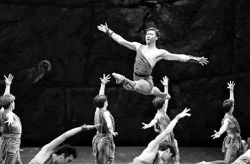 《斯巴达克》：“大男主芭蕾”尽展粗犷豪放