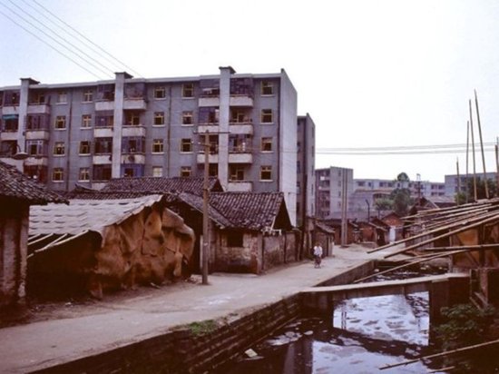 老照片：1985年的<em>成都</em>，记忆中的老街巷和筒子楼