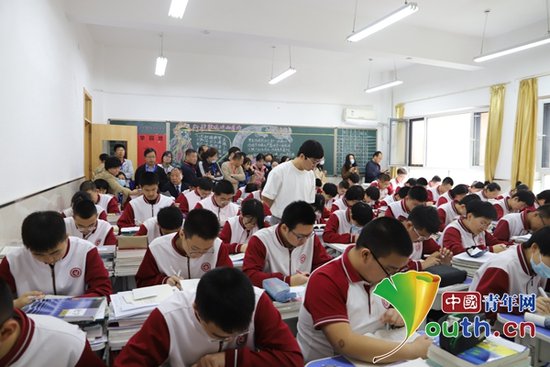 中国学校品牌发展大会在石家庄精英中学开幕