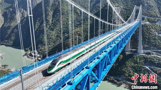 2023年云南<em>铁路</em>全年和高峰日旅客发送量双创历史新高
