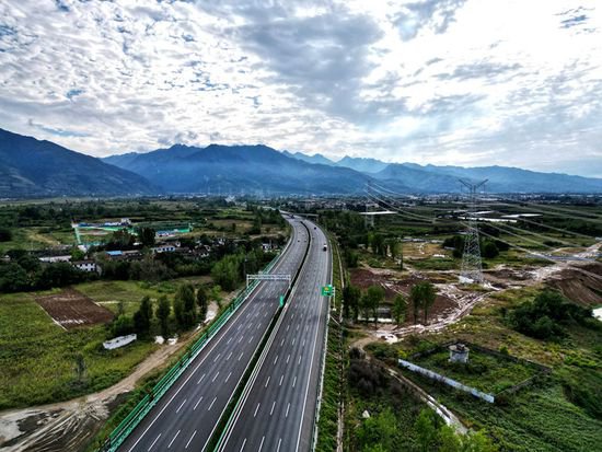 京昆高速<em>蒲城</em>至涝峪段改扩建项目建成通车