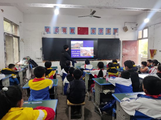 五里小学开展预防地质灾害教育活动
