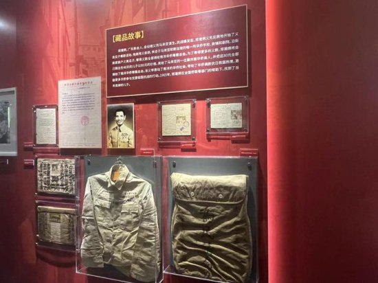 当代侨界先进人物 实物史料入藏中国华侨历史博物馆