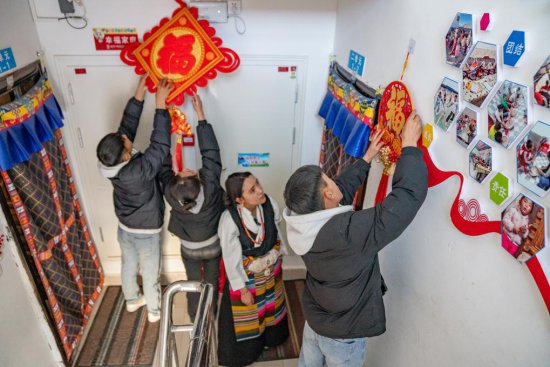 西藏：福利院里的爱心妈妈和她们的“幸福家庭”