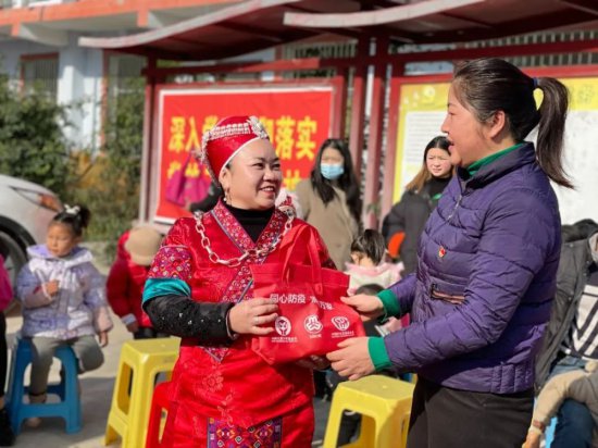黄平县妇联为乡村妇女儿童发放“防疫健康包” 助力农村疫情防控