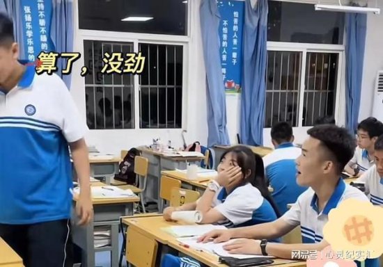 陕西西安一女高中生被男生保护。 网友：<em>同桌的</em>你