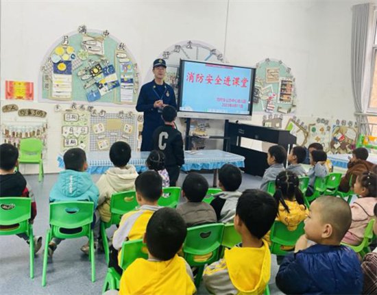 兴国县均村乡中心幼儿园全面开展“防灾减灾宣传周”活动