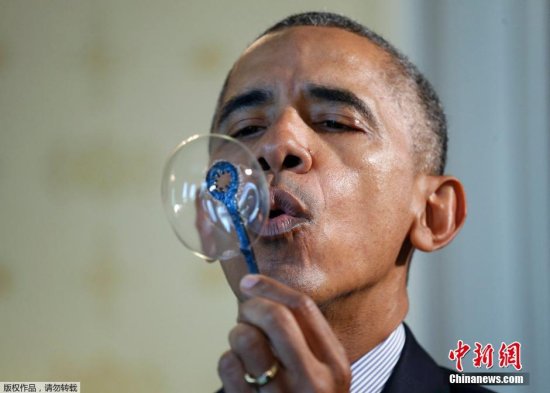 白宫举行科学展 奥巴马<em>吹泡泡</em>充满童趣