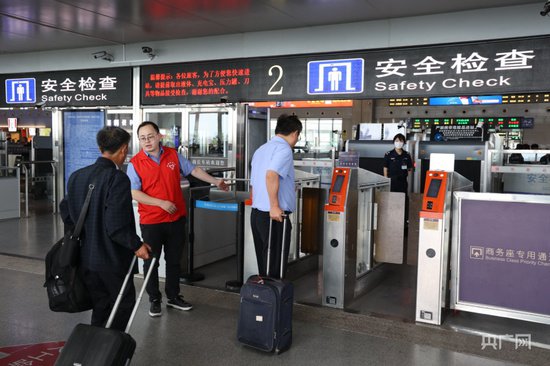 国铁集团郑州局5月2日预计发送旅客71.7万人次