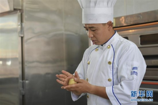 新疆：18年不变 老味道月饼又迎中秋