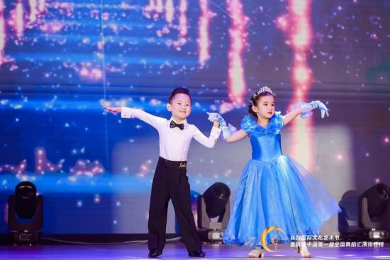 微视中国第一届全国舞蹈汇演<em>排行榜</em>汇演晚会在沪举行