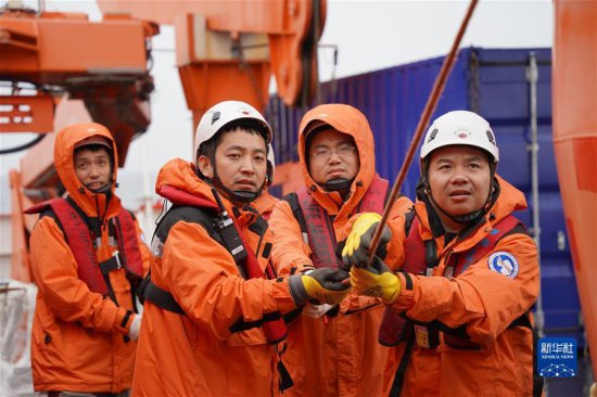 中国第13次<em>北冰洋</em>科学考察队进行大洋科考作业演练