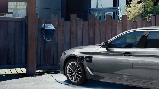 数字化升级，<em>外形修改</em>，BMW 5系插电混动与BMW X1插电混动