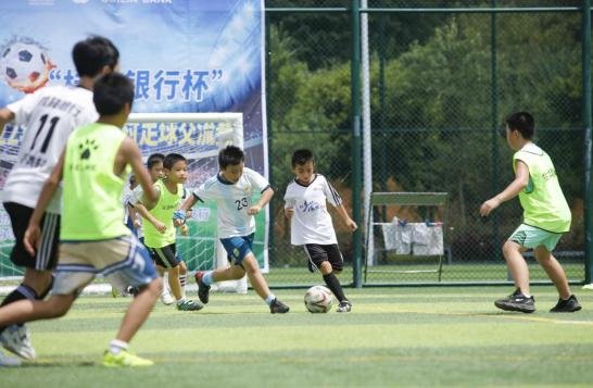 在柳州的这些乡村，<em>足球</em>打败了<em>手机</em>