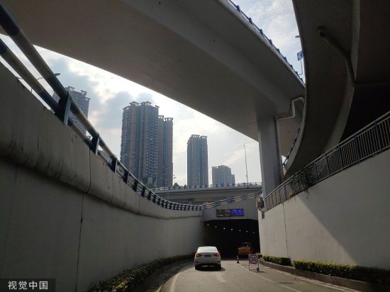 重庆一隧道内现巨幅“千里江山图”壁画 长260多米