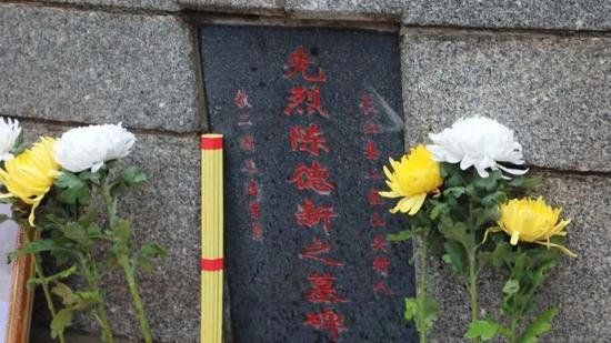 81岁的女儿跨越800公里找到烈士父亲 墓碑前她泣不成声