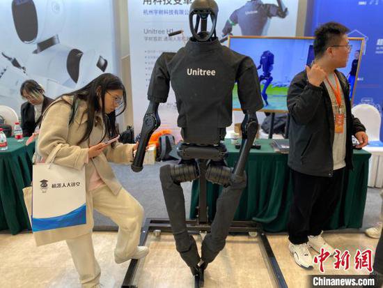 全球人形机器人在京“<em>总动员</em>” 加速走进千家万户