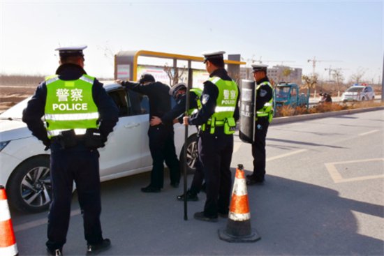 景泰公安交警开展道路交通勤务现场安全防护专项训练