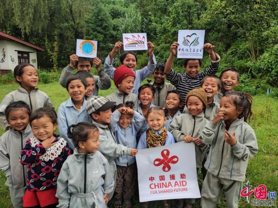 3600个“<em>邻居家</em>的孩子”，在喜马拉雅山的那一边露出微笑