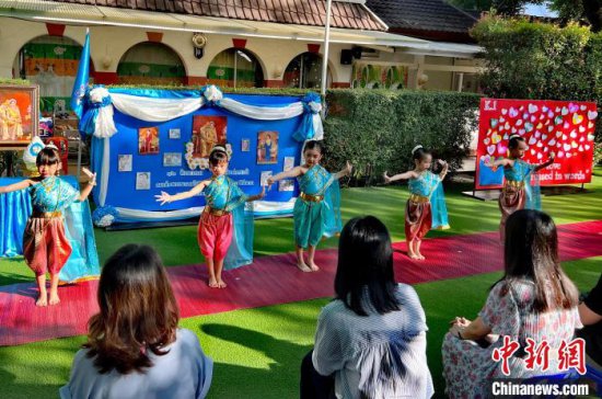 泰国各学校举办活动庆祝<em>母亲节</em>
