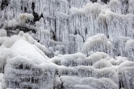 百里杜鹃：九龙山下的冰瀑，惊艳了整个冬季