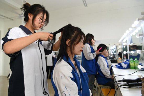 河南沁阳市推行“订单式”职业教育促就业 为地方经济发展助力