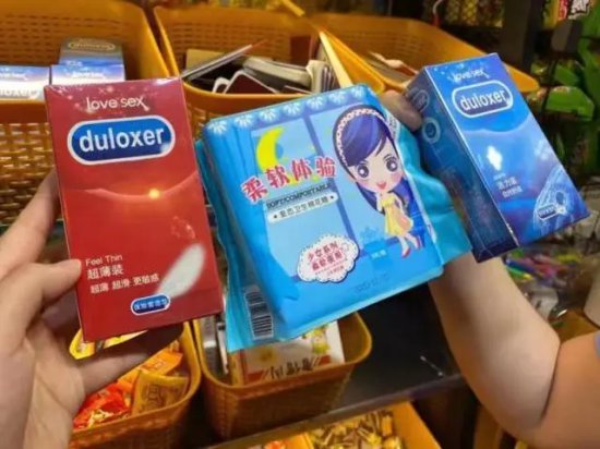<em>食品名称</em>低俗，包装酷似卫生巾！北京南锣鼓巷商户遭立案调查